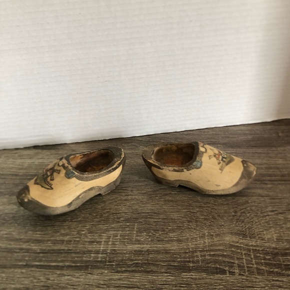 Vtg 1945 Hand Crafted Pair of Wooden Clogs - Picture 4 of 14